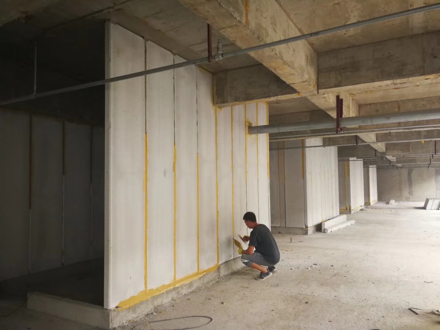 闵行无机发泡轻骨料混凝土隔墙板施工技术性能研究